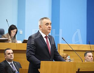 МИНИЋ: ПОЗИТИВАН ЗАМАХ ВЛАДЕ НЕЋЕ БИТИ ПРЕКИНУТ ВЈЕШТАЧКИМ КРИЗАМА