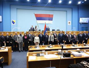 ИЗАБРАНА НОВА ВЛАДА