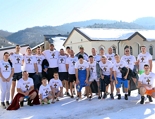 МИРЈАНА ГОЛИЈАНИН ПРВА ДОПЛИВАЛА ДО ЧАСНОГ КРСТА