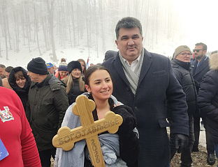 БИЈЕЉИНКА ЈОВАНА КРШИЋ - ПРВА ДОПЛИВАЛА ДО ЧАСНОГ КРСTА