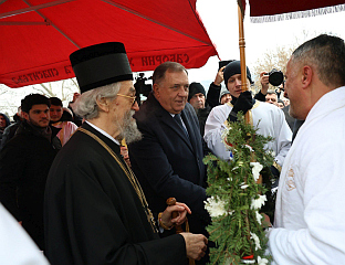 ДОДИК: У БАЊАЛУЦИ НАСТАВЉЕНА ДИВНА ТРАДИЦИЈА ПЛИВАЊА ЗА ЧАСНИ КРСТ