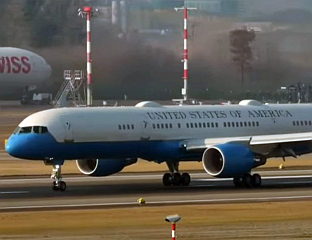 ТРАМПОВ АВИОН СЛЕТИО НА АЕРОДРОМ У ЦИРИХУ