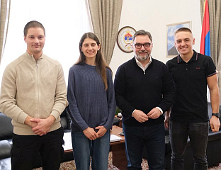 КОШАРАЦ УГОСТИО МЛАДЕ ПАЉАНЕ КОЈИ ЋЕ УЧЕСТВОВАТИ НА ЗИМСКИМ ОЛИМПИЈСКИМ ИГРАМА У ИТАЛИЈИ