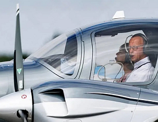 ЕКОЛОШКИ АКТИВИСТИ ПОКУШАЛИ ДА ОШТЕТЕ АВИОН КАНЦЕЛАРА МЕРЦА