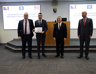 ГОГАНОВИЋ УРУЧИО СЕРТИФИКАТЕ ПОЛАЗНИЦИМА ДРУГОГ СТРУЧНОГ КУРСА ИСГ-а