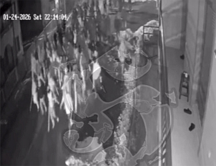 ОБЈАВЉЕН СНИМАК КАДА НАВИЈАЧИ "TОРЦИДЕ" КРЕЋУ У НАПАД НА "ДЕЛИЈЕ"