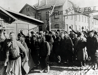 ЦРВЕНА АРМИЈА ОСЛОБОДИЛА ЛОГОР СМРТИ