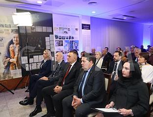 ПОЧЕЛА МЕМОРИЈАЛНА АКАДЕМИЈА У ЗНАК СЈЕЋАЊА НА ЖРТВЕ ХОЛОКАУСТА