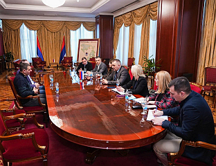 МИНИЋ ЗАДОВОЉАН ДОГОВОРОМ МЉЕКАРА И РЕСОРНОГ МИНИСТАРСТВА