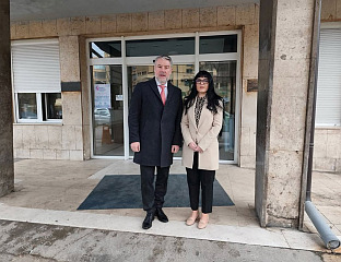 ШЕРАНИЋ И ИГЊАТОВИЋЕВА ПОСЈЕТИЛИ ПРЕТУЧЕНОГ СРПСКОГ МЛАДИЋА У ТУЗЛИ