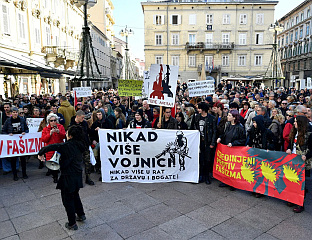 ШЕСТОРИЦА МУШКАРАЦА КАЖЊЕНА НОВЧАНО ЗБОГ УСТАШТВА