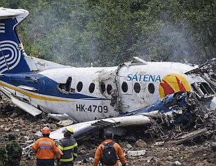 СРУШИО СЕ ПУТНИЧКИ АВИОН, ПОГИНУЛО СВИХ 15 ПУТНИКА