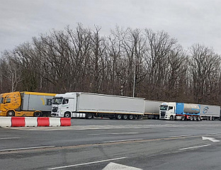 ОБУСТАВЉА СЕ БЛОКАДА ГРАНИЧНИХ ПРЕЛАЗА