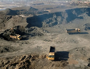 ПОГИНУЛО 200 ЉУДИ У УРУШАВАЊУ РУДНИКА