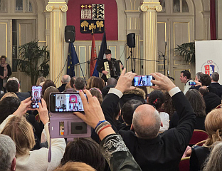 ВИРТУОЗ НА ХАРМОНИЦИ ЂОРЂЕ ПЕРИЋ НАСТУПИО НА СВЕТОСАВСКОЈ АКАДЕМИЈИ У ПАРИЗУ