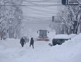 НАЈМАЊЕ 35 СМРТНИХ СЛУЧАЈЕВА ПОВЕЗАНИХ СА СЊЕЖНИМ ПАДАВИНАМА