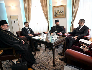 ВЛАДИКА СЕРГИЈЕ СА СЕЛАКОВИЋЕМ И ЂУРИЋЕМ О ОБНОВИ СВЕТИЊА У ЕПАРХИЈИ