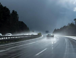 ОПРЕЗ - КОЛОВОЗИ МОКРИ И КЛИЗАВИ