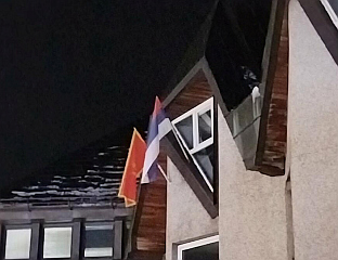 ВИЈОРИЋЕ СЕ ТРОБОЈКА НА ЗГРАДАМА ЛОКАЛНЕ САМОУПРАВЕ