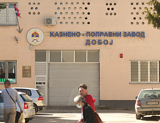 ВИШЕСТРУКИ ПРТЕСТУПНИК СПРОВЕДЕН У КПЗ ДОБОЈ