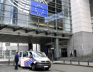 ПОЛИЦИЈА ПРЕТРЕСЛА ВИШЕ ОБЈЕКАТА ЕВРОПСКЕ КОМИСИЈЕ