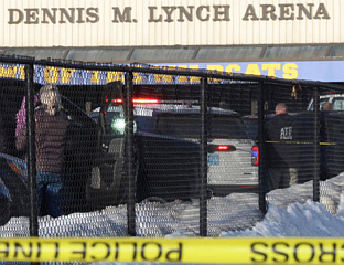 НАЈМАЊЕ ТРОЈЕ МРТВИХ У ПУЦЊАВИ НА РОУД АЈЛЕНДУ