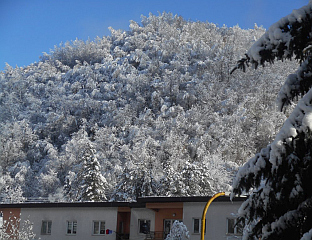 СУТРА ПРЕТЕЖНО СУНЧАНО, СЛАБ СНИЈЕГ У ВИШИМ ПРЕДЈЕЛИМА