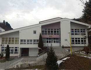 ПОЛИЦИЈА РАДИ ПО ПРИЈАВИ О ИНЦИДЕНТУ У ПРВОЈ ОСНОВНОЈ ШКОЛИ У СРЕБРЕНИЦИ