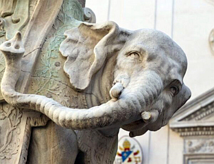 ОШТЕЋЕН БЕРНИНИЈЕВ МЕРМЕРНИ СЛОН