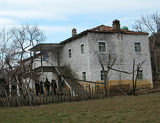 ЖИВАНОВИЋ: АЛБАНИЈИ НАД ГЛАВОМ ВИСИ ПРЕДМЕТ "ЖУТА КУЋА"