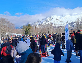 ОКО 1.000 ПОСЈЕТИЛАЦА НА МАНИФЕСТАЦИЈИ "СВИ НА СНИЈЕГ - ЧЕМЕРНО ТЕ ЗОВЕ"