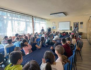 ДЈЕЦУ ОД НАЈРАНИЈЕГ УЗРАСТА УЧИТИ БЕЗБЈЕДНОМ ПОНАШАЊУ У САОБРАЋАЈУ