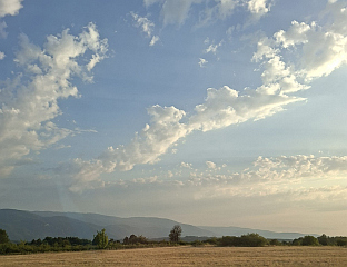СУТРА ПРОМЈЕНЉИВО ОБЛАЧНО И ТОПЛО