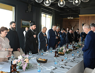 РУЧАК ЗА ФЛИНОМ, МАНДИЋЕМ, ВЛАДИКОМ САВОМ ПРИЛИКА ЗА РАЗГОВОР О ГЛОБАЛНИМ ИЗАЗОВИМА