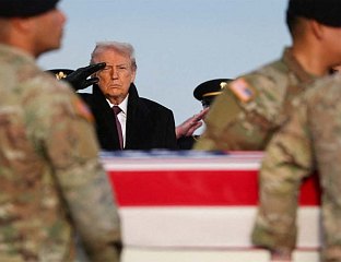 ТРАМП ЋЕ ПРИСУСТВОВАТИ ДОПРЕМАЊУ ТИЈЕЛА ПОГИНУЛИХ АМЕРИЧКИХ ВОЈНИКА