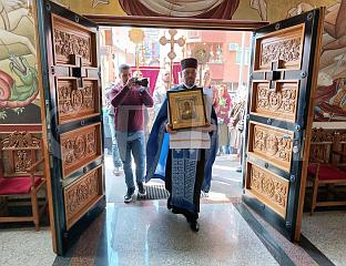 ВЈЕРНИЦИ ДОЧЕКАЛИ ИЗ РУСИЈЕ ИКОНУ УМЕКШАЊЕ ЗЛИХ СРЦА