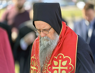 МИТРОПОЛИТ ФОТИЈЕ ОСВЕШТАО ЗЕМЉИШТЕ ЗА ИЗГРАДЊУ ХРАМА СВЕТОГ САВЕ ПО УЗОРУ НА ХИЛАНДАР