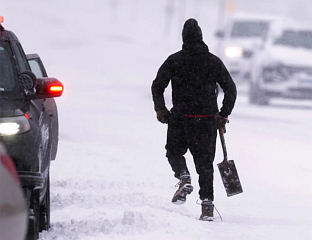 ЈАК ВЈЕТАР И СЊЕЖНЕ ОЛУЈЕ ПОГОДИЛЕ СРЕДЊИ ЗАПАД