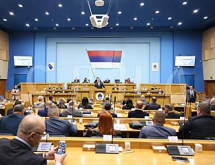 ПОЧЕЛА ПОСЕБНА СЈЕДНИЦА О ОСТАВЦИ ПРЕМИЈЕРА