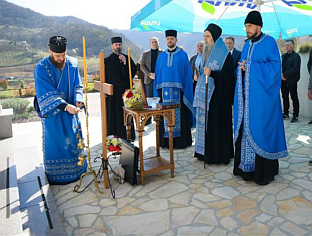 МИТРОПОЛИТ ФОТИЈЕ: СВЕТИЊЕ СЕ БРАНЕ ВЈЕРОМ, МОЛИТВОМ