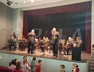 ПОЛИЦИЈСКИ ОРКЕСТАР ОДРЖАО КОНЦЕРТ ЗА ФОЧАНСКЕ ОСНОВЦЕ