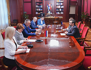 СРПСКА РЕДОВНО ИЗМИРУЈЕ ОБАВЕЗЕ, ПЛАН ЈЕ ЗАДРЖАТИ НИЗАК НИВО ЗАДУЖЕНОСТИ