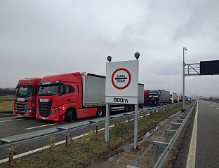 РИЈЕШИТИ ПРОБЛЕМ БЛОКАДЕ ГРАНИЦЕ, УГРОЖЕН ОПСТАНАК ДОМАЋИХ КОМПАНИЈА