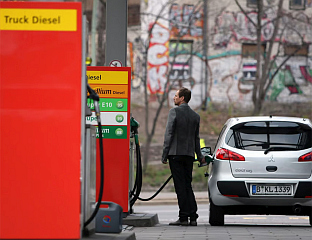 ВЛАДА ОЧЕКУЈЕ ЗАКОНЕ О СТАБИЛИЗАЦИЈИ ЦИЈЕНА ГОРИВА ПРИЈЕ УСКРСА