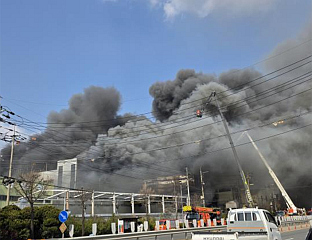 ПОГИНУЛО 10 ЉУДИ У ПОЖАРУ У ФАБРИЦИ АУТО-ДИЈЕЛОВА