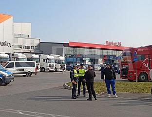 NO BLOCKADE OF BORDER CROSSING