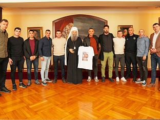 КОМАНДИРИ У ОКРУЖНОМ ЗАТВОРУ ПЈЕШАЧЕ ДО ОСТРОГА ДА ПОМОГНУ ОБОЉЕЛОЈ ДЈЕЦИ