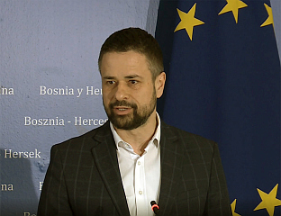 АМИЏИЋ НА КОНФЕРЕНЦИЈИ ЗА НОВИНАРЕ О СМАЊЕЊУ АКЦИЗА НА ГОРИВО