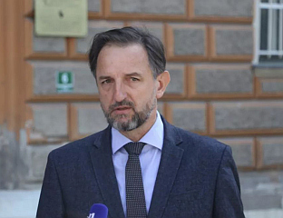 МАХМУТОВИЋ: ТВРДЊЕ О НЕУСТАВНОСТИ ИЗБОРА ВЛАДЕ СРПСКЕ ПРЕДСТАВЉАЈУ ПОЛИТИЧКЕ КОНСТРУКЦИЈЕ БЕЗ ТЕМЕЉА У УСТАВУ