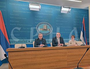 УСВОЈЕН СЕТ ЗАКОНА О ПОВЕЋАЊУ ПЛАТА